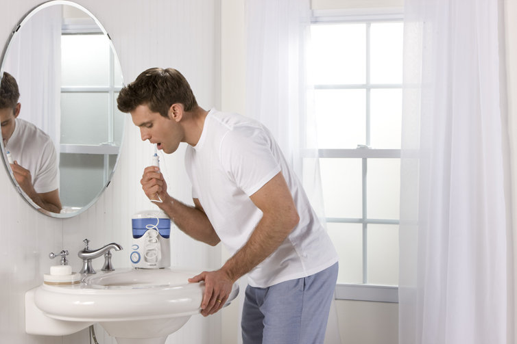 Máy tăm nước giúp vệ sinh răng