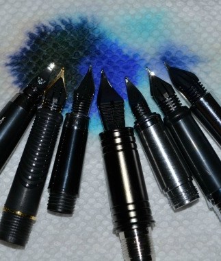 Rửa các bộ phận bút máy