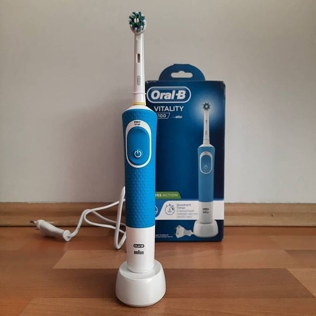 Bàn chải điên Oral B Vitality