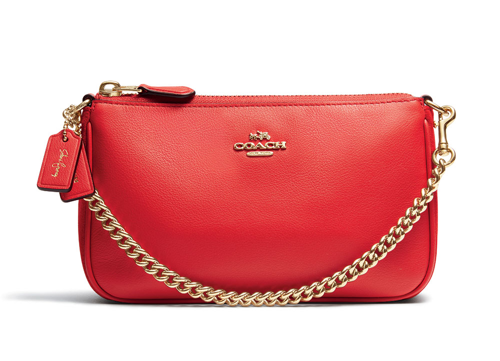 Túi Wristlet của bộ sưu tập Coach x Selena Gomez