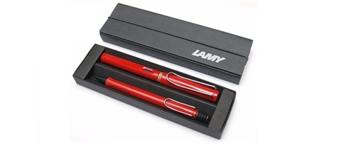 Bên trong hộp bút Lamy E119